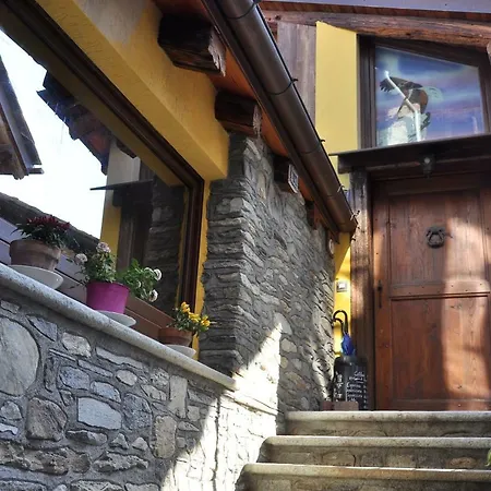 La Casa Del Dell'aquila E Del Lupo Introd