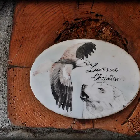 펜션 La Casa Del Dell'aquila E Del Lupo 인트로드